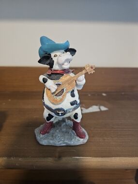 Russ Cow Musician Figurine in Blue Hat and Red Boots